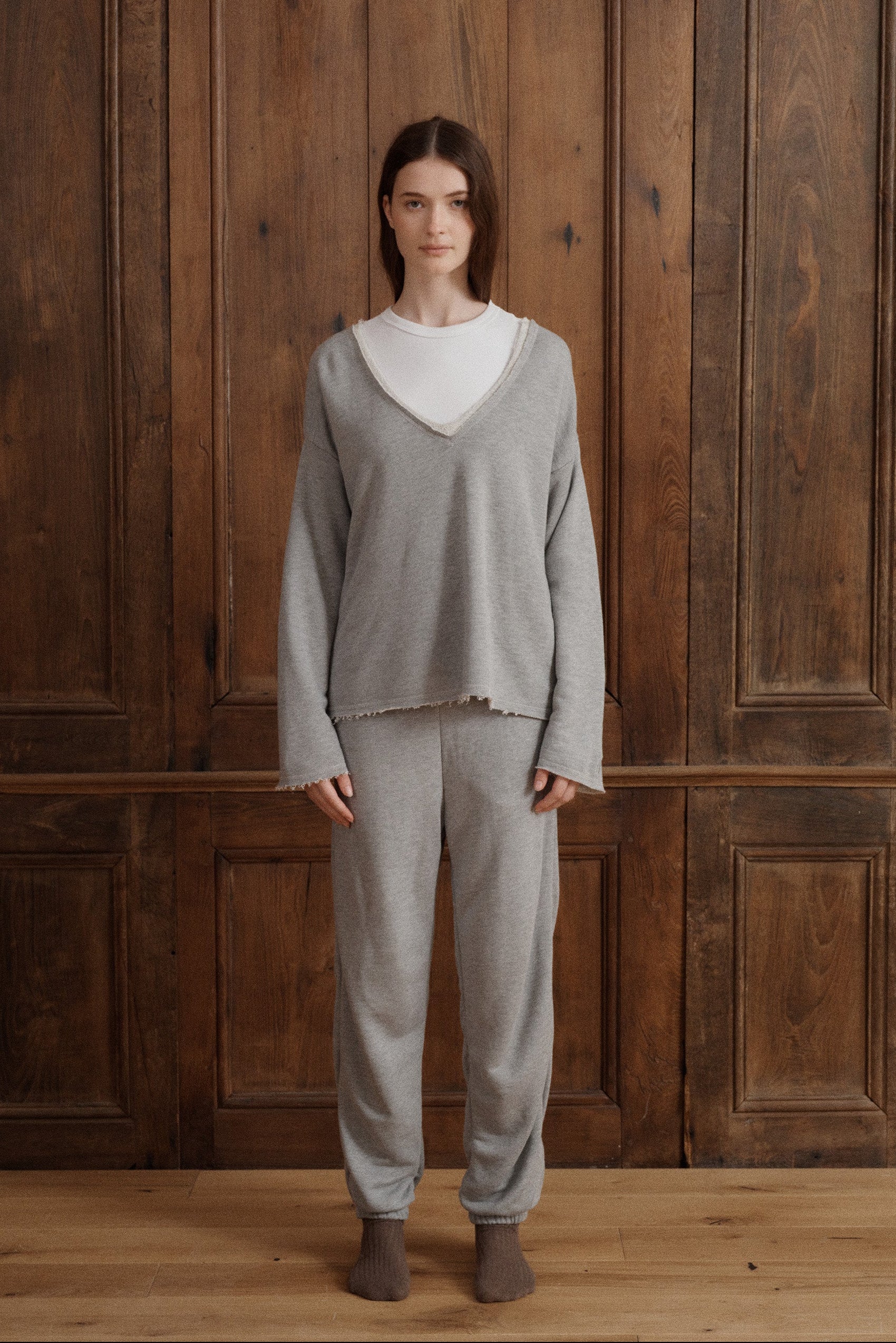 Women’s heather grey V-neck sweatshirt featuring a relaxed silhouette and soft cotton construction. - VIR VITA
#color_heather grey