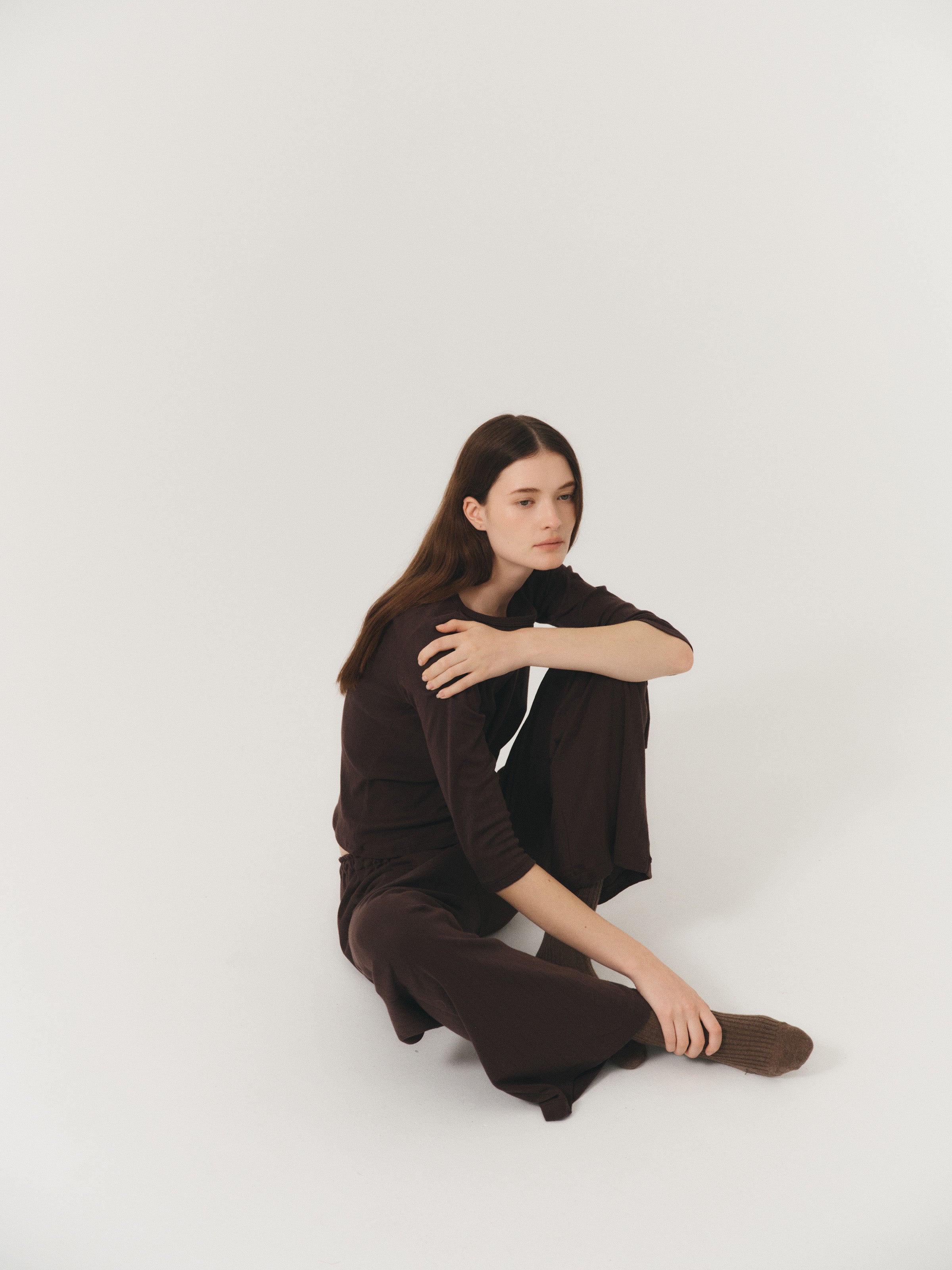 Relaxed cotton pointelle pants in deep brown featuring an elastic waistband and straight-leg silhouette. - VIR VITA
#color_espresso