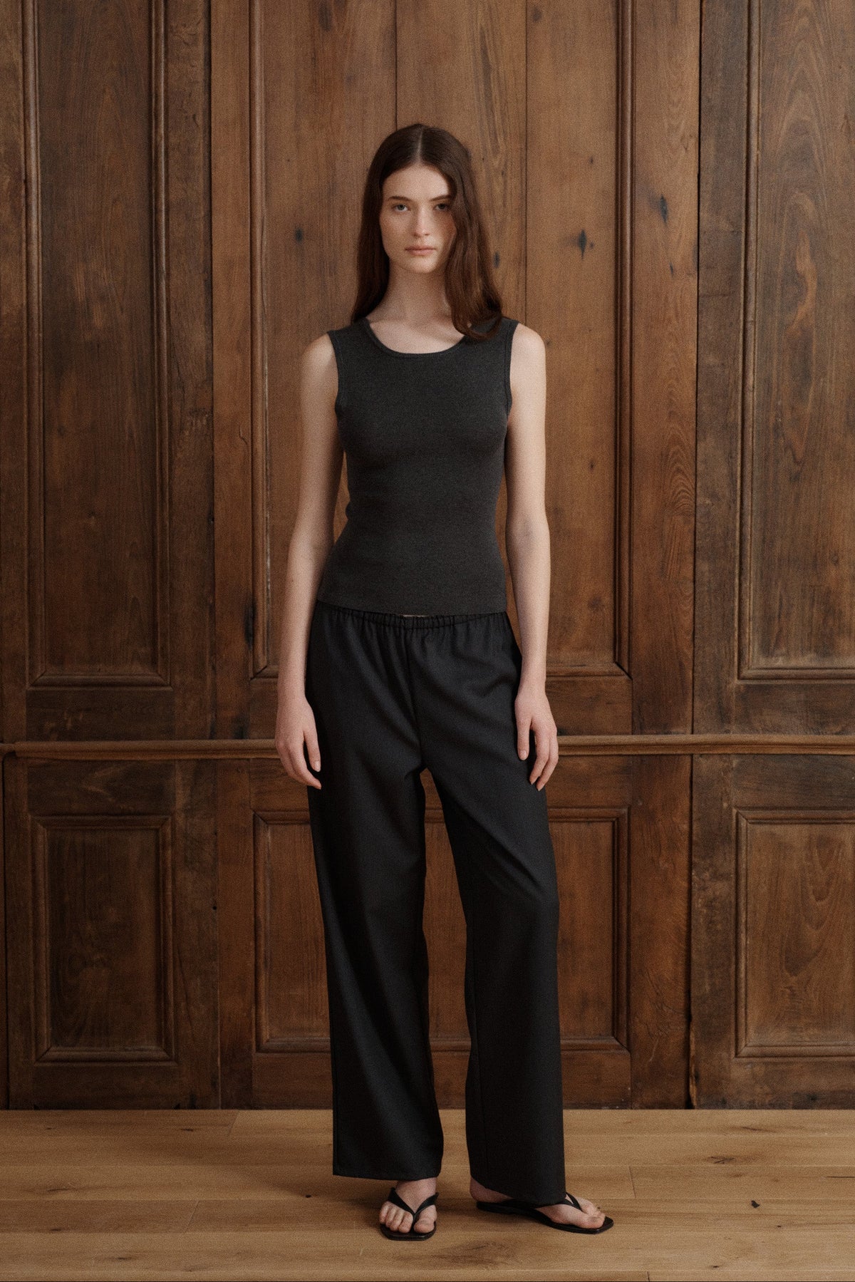 Minimal dark grey wool trousers featuring a relaxed fit, elasticated waist, and clean full-length leg. - VIR VITA
#color_anthracite