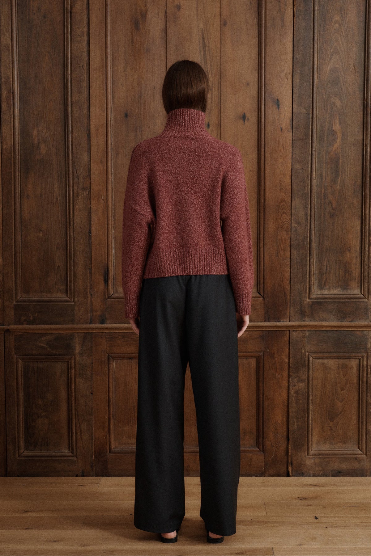 Crafted from luxurious 100% Grade A cashmere with a relaxed shape, long sleeves, and classic ribbed detailing. - VIR VITA
#color_pomegranate