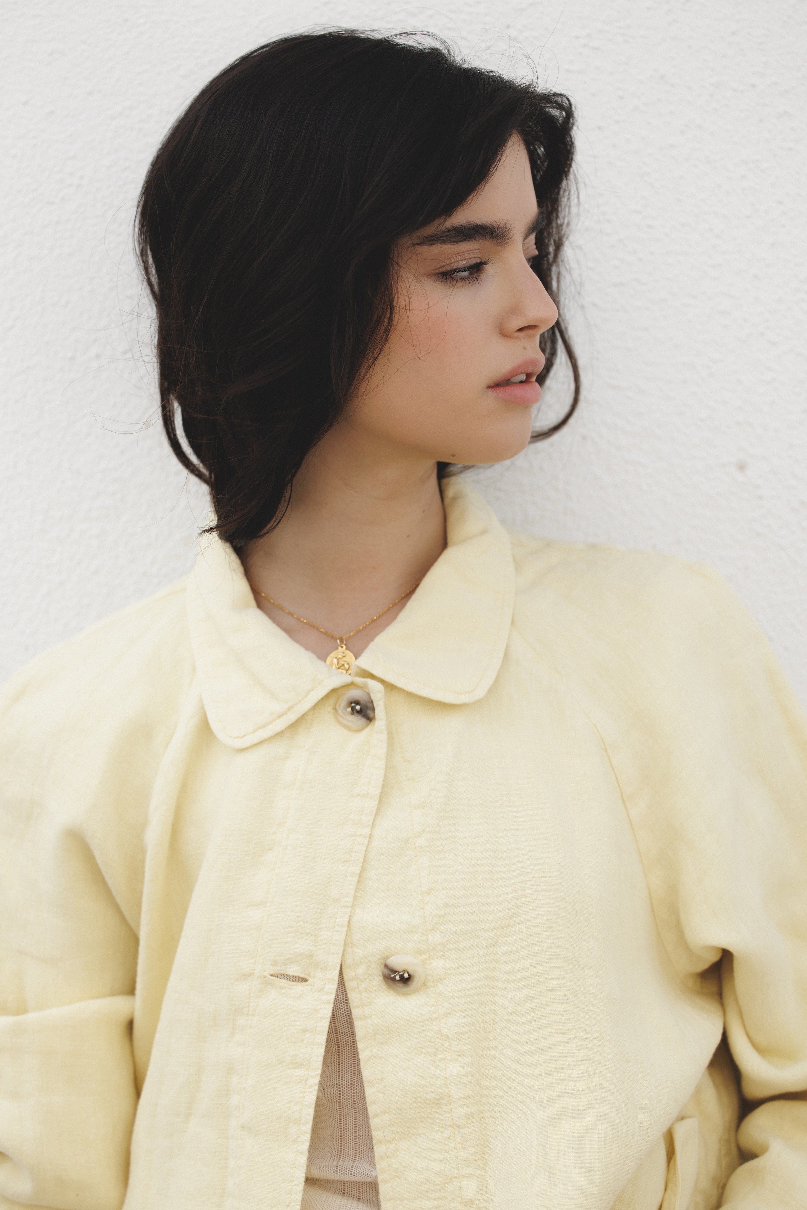 Female model wearing sustainable butter yellow 100% linen barn jacket - VIR VITA
#color_butter