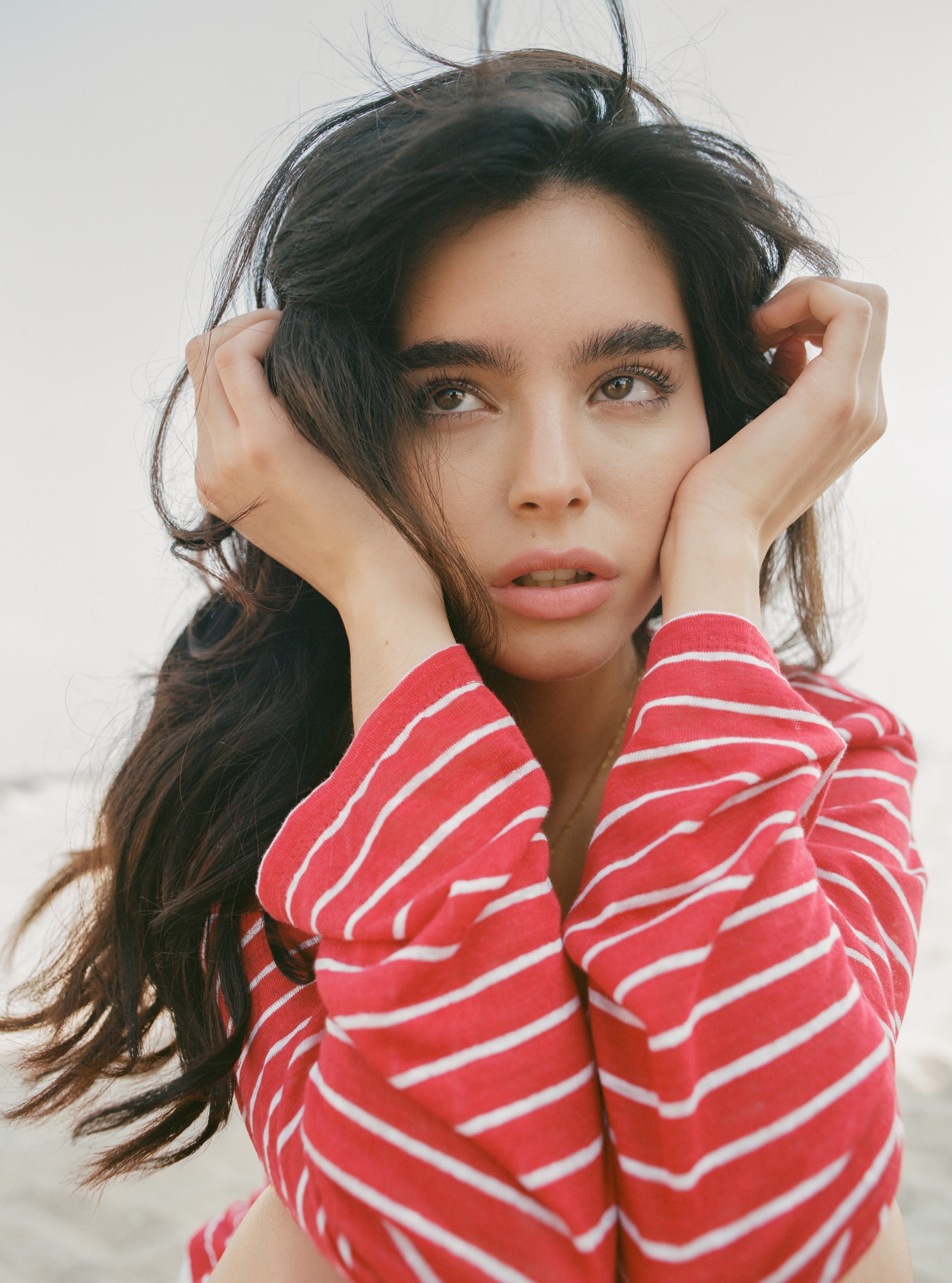 Female model wearing a 100% linen long sleeve striped top in red/white featuring a flattering scoop neckline and oversized fit - VIR VITA
#color_classic red/white