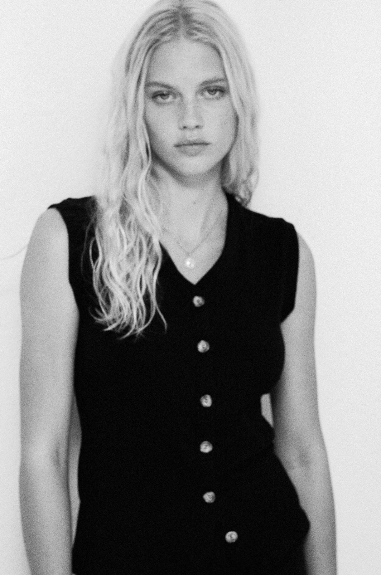 Female model wearing a sustainable supima cotton black ribbed vest with italian buttons. Classic, timeless, elegant, french style. Natural organic clothing - VIR VITA
#color_black