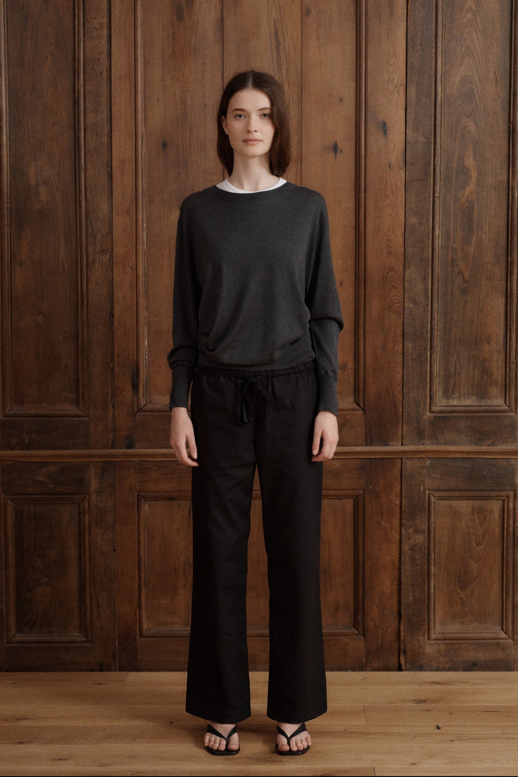 A classic long-sleeve knit with a soft cashmere silk finish, relaxed silhouette, and ribbed crew neckline, cuffs, and hem. - VIR VITA
#color_anthracite