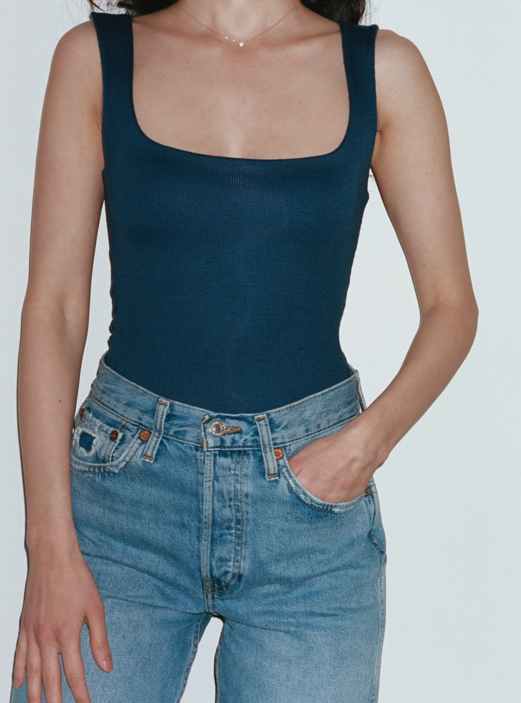 
Female model wearing navy square neck top inspired by 90s style - VIR VITA

#color_navy