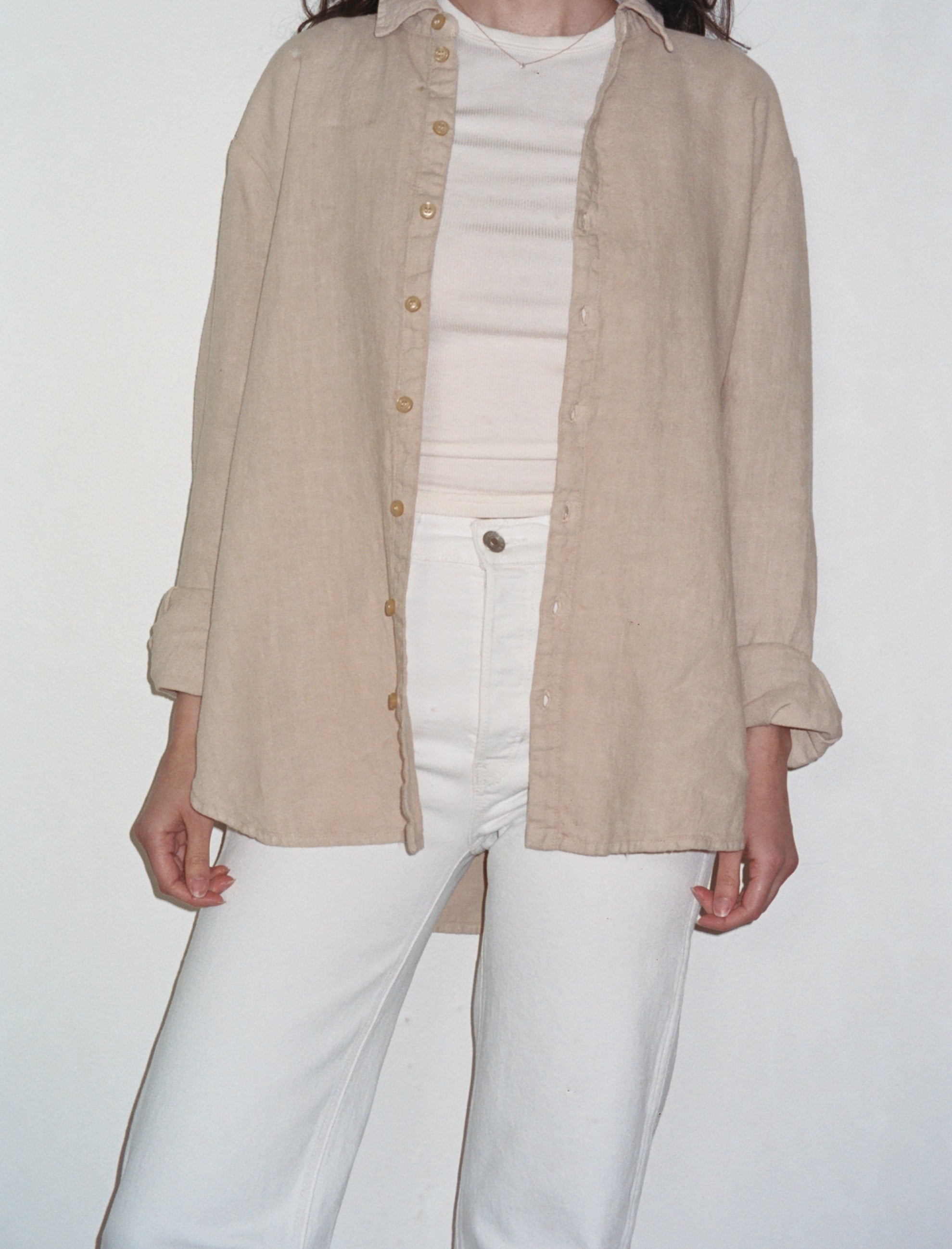 Female model wearing a beige sustainable oversized linen button down long sleeve - VIR VITA
#color_beige