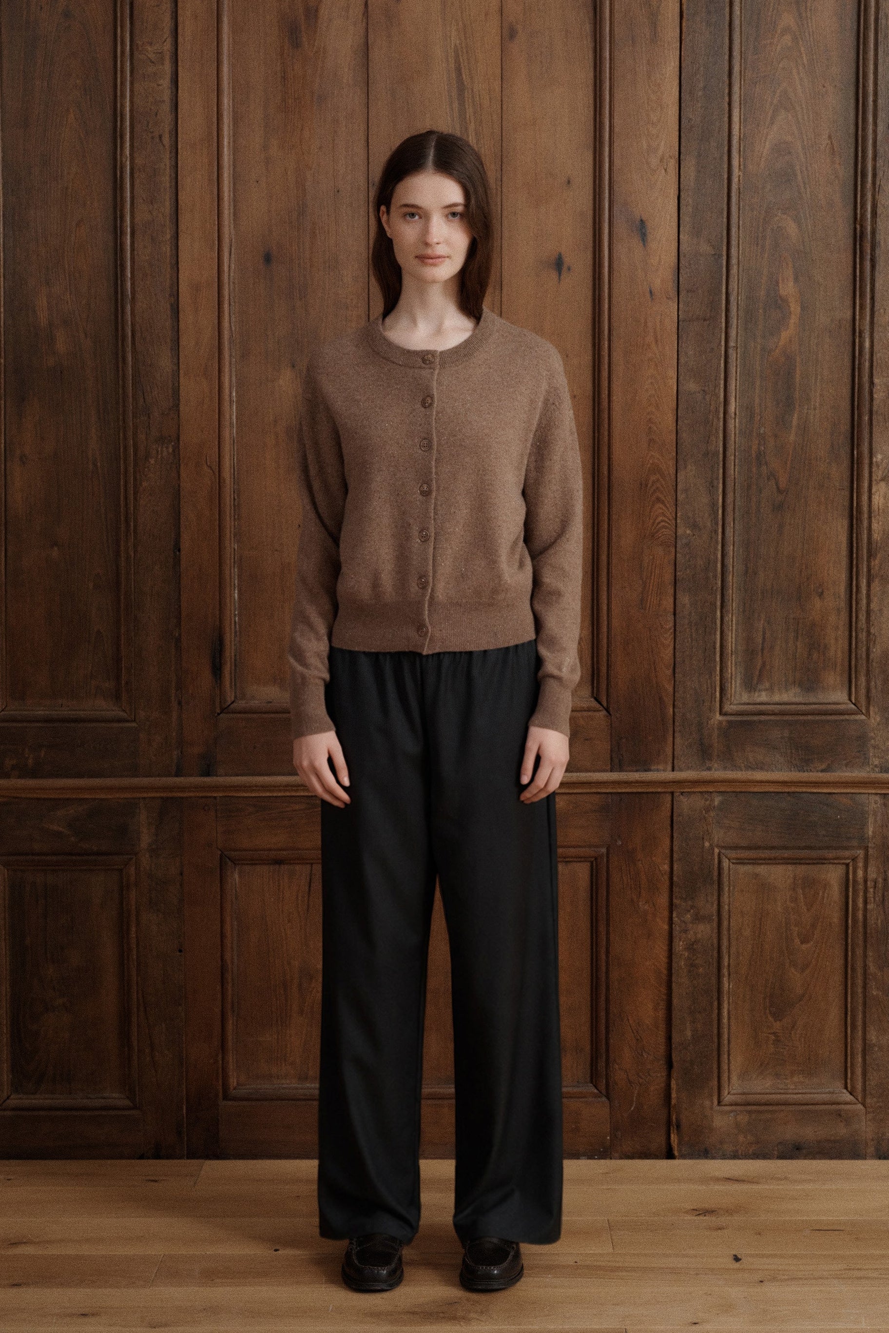 A timeless button-front cardigan crafted from 100% Grade A cashmere, featuring a classic crew neckline, tonal buttons, and refined ribbed trims. - VIR VITA
#color_toasted walnut 