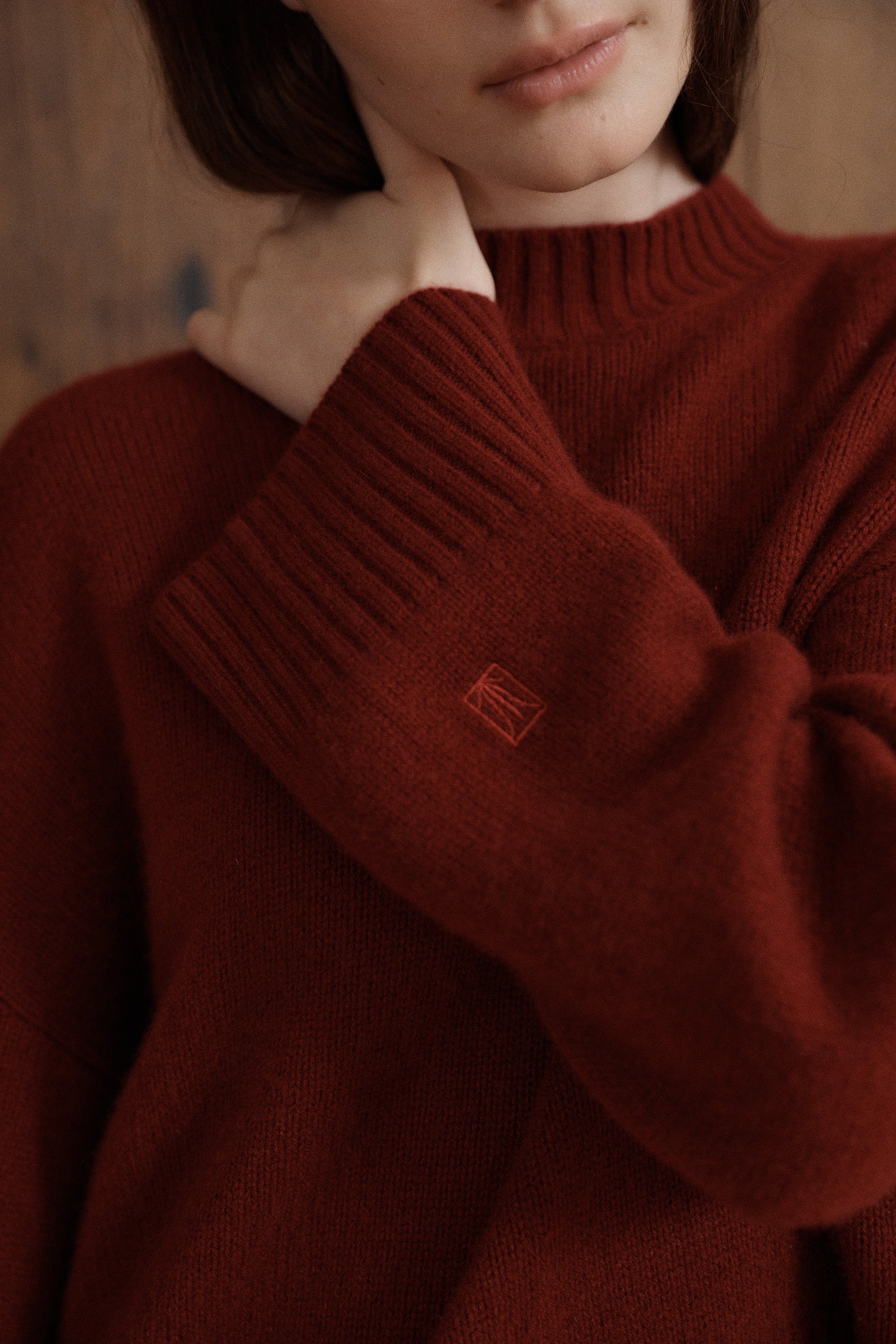 Women’s merlot red cashmere knit with a relaxed fit, dropped shoulders, and ribbed detailing. - VIR VITA
#color_merlot
