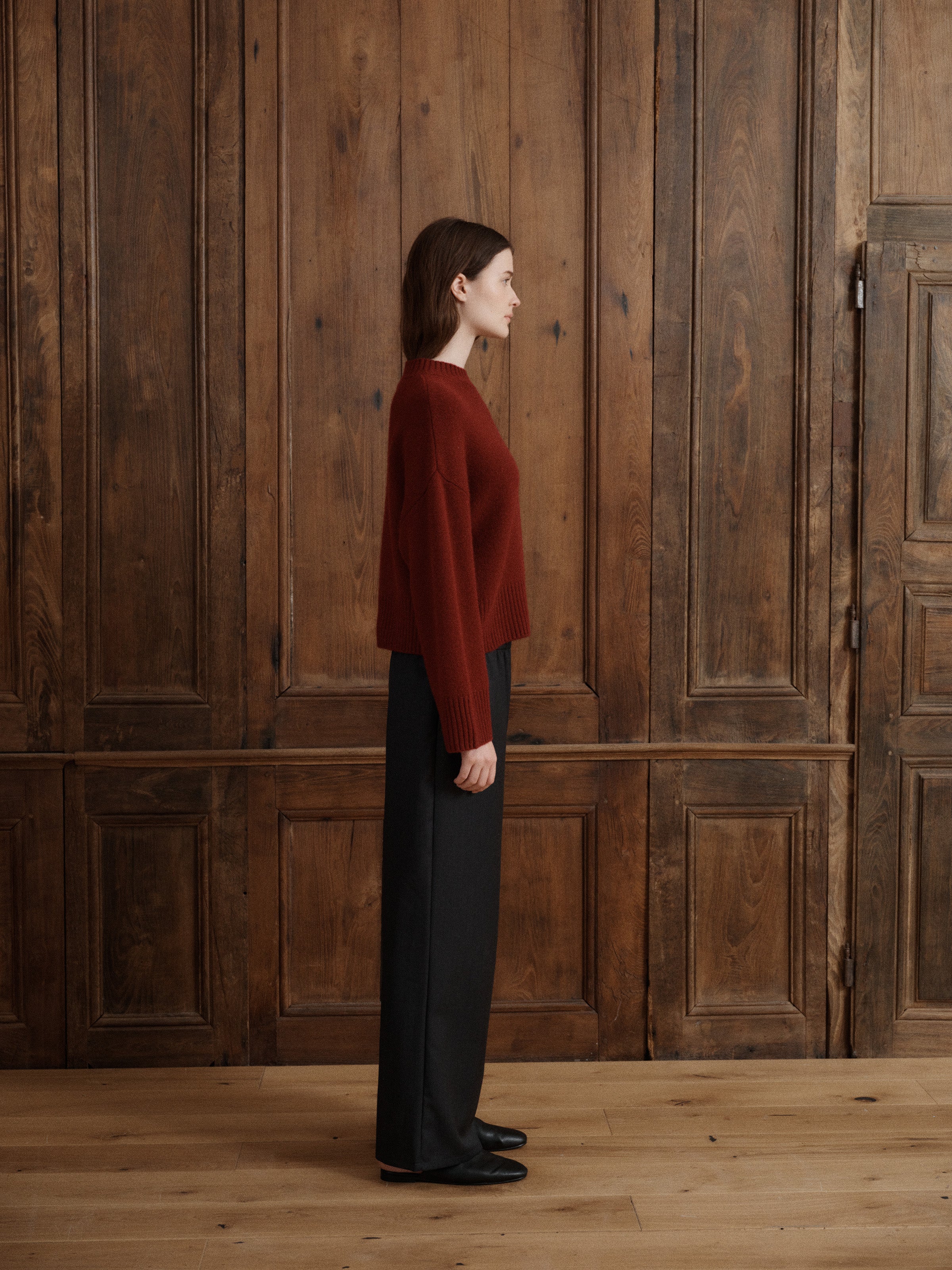 Knit from grade A cashmere with wide balloon sleeves and dropped shoulders for an effortless silhouette. - VIR VITA
#color_merlot