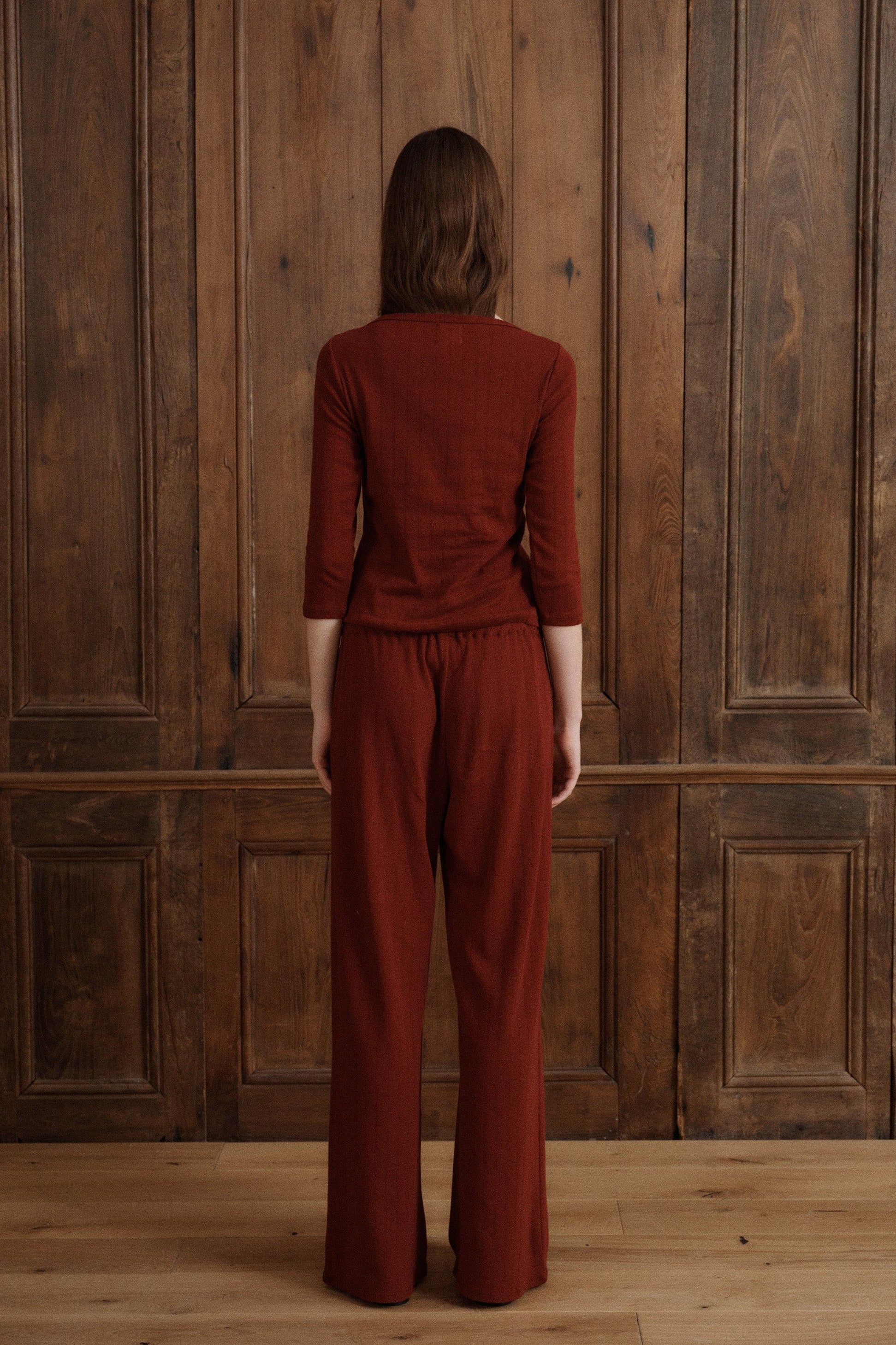 Merlot pointelle cotton pants with a relaxed straight-leg fit and comfortable elastic waistband. - VIR VITA
#color_merlot