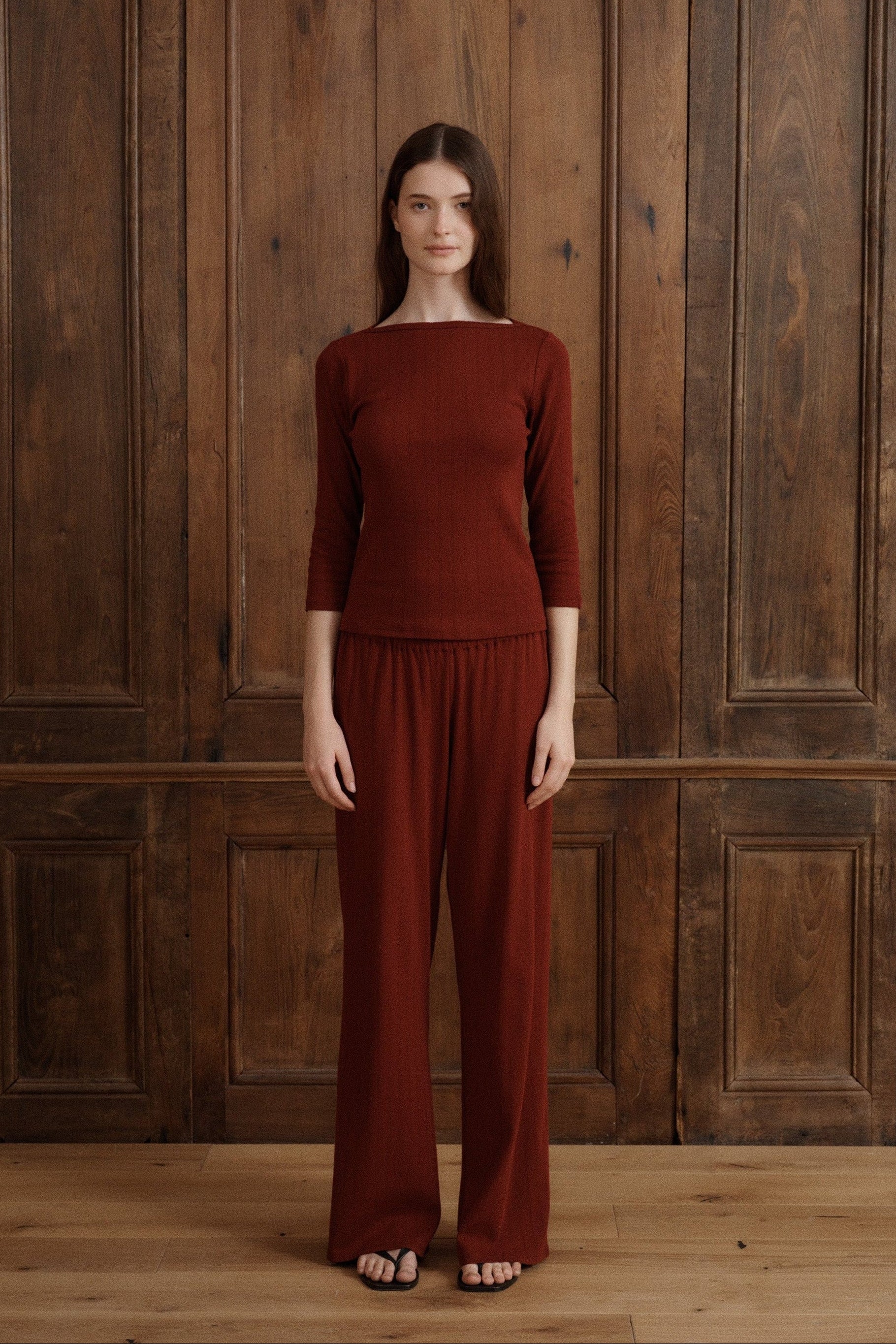 Relaxed cotton pointelle pants in merlot featuring an elastic waistband and straight-leg silhouette. - VIR VITA
#color_merlot