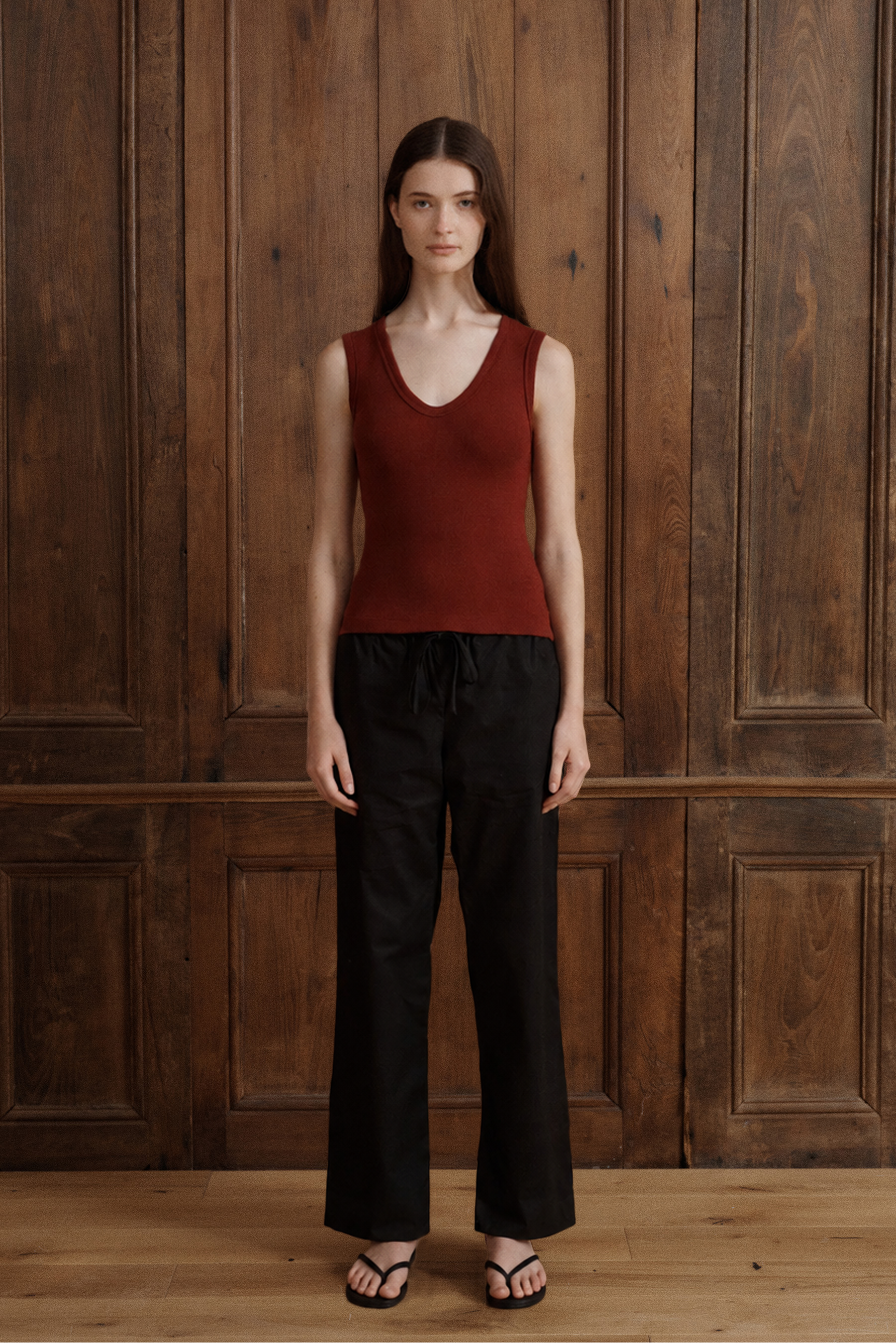 Merlot scoop neck women’s knit tank top with a fitted silhouette and sleeveless design. - VIR VITA
#color_merlot 
