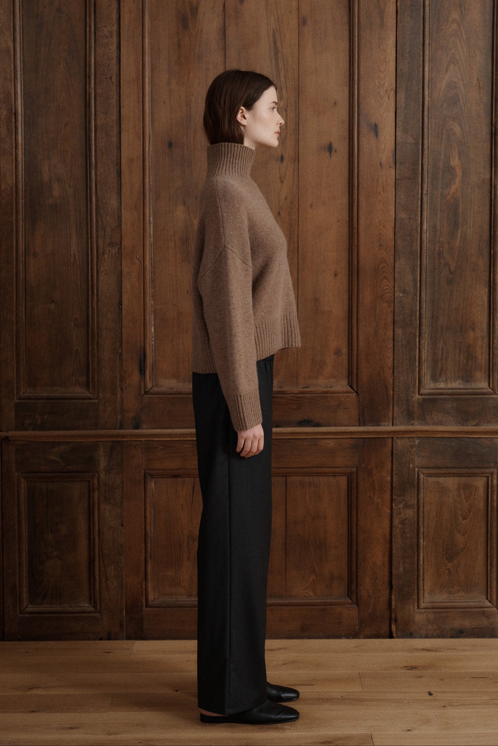 Crafted from 100% Grade A cashmere with a relaxed fit, dropped shoulders, and ribbed detailing at the neck, cuffs, and hem. - VIR VITA
#color_toastedwalnut
