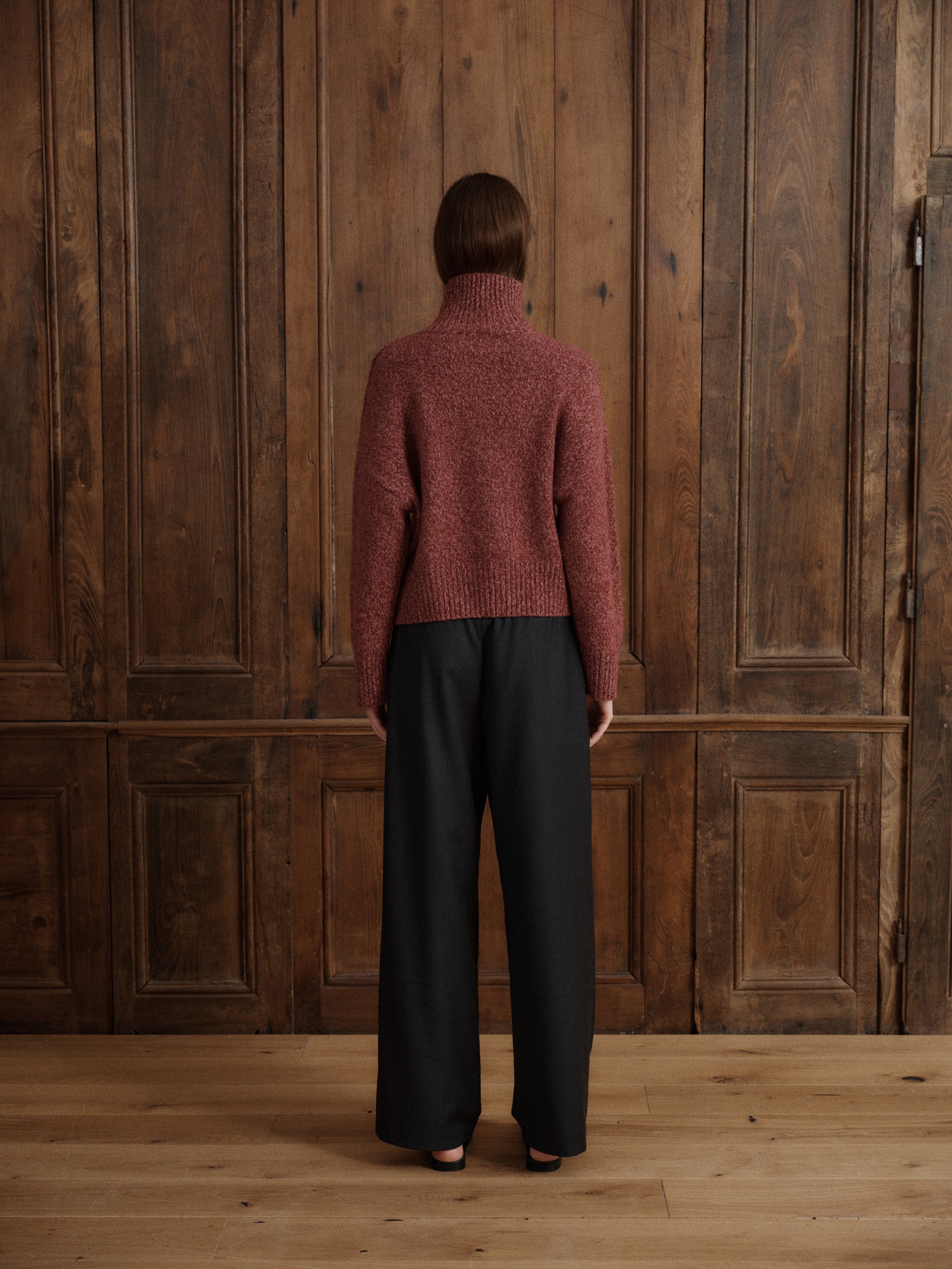 Crafted from luxurious 100% Grade A cashmere with a relaxed shape, long sleeves, and classic ribbed detailing. - VIR VITA
#color_pomegranate
