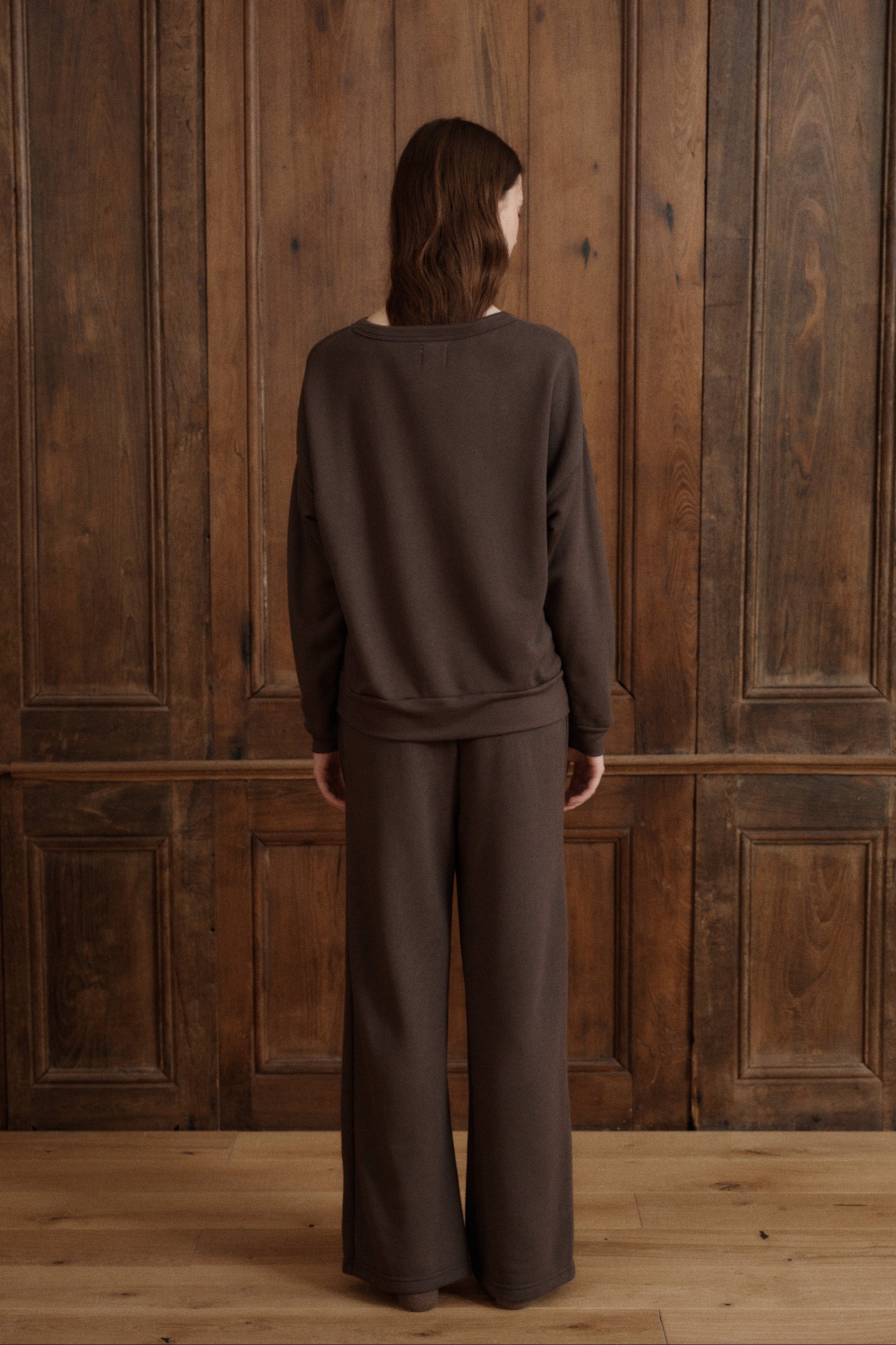 A soft crewneck sweatshirt featuring a French terry cotton body with smooth modal fabric at the neckline, cuffs, and hem. - VIR VITA
#color_oak